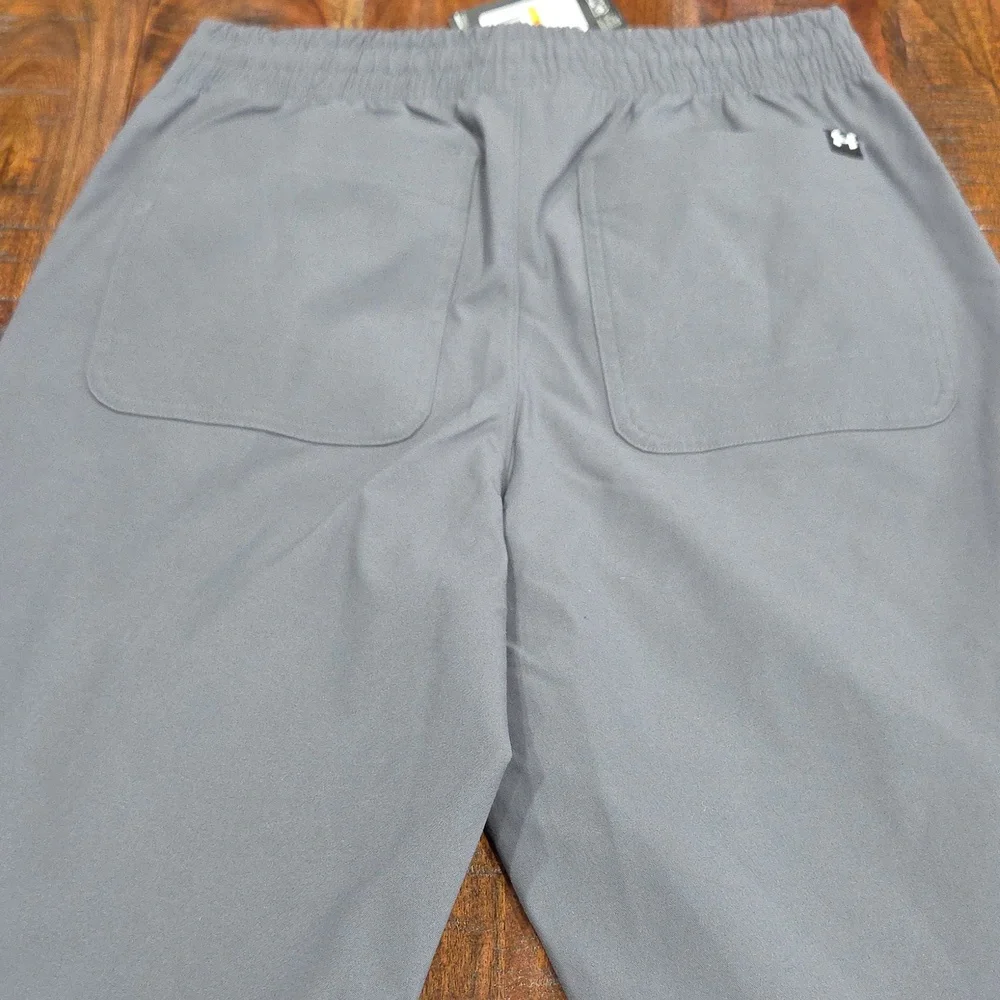 Men's Under Armour Joggers Gray Pants NWT